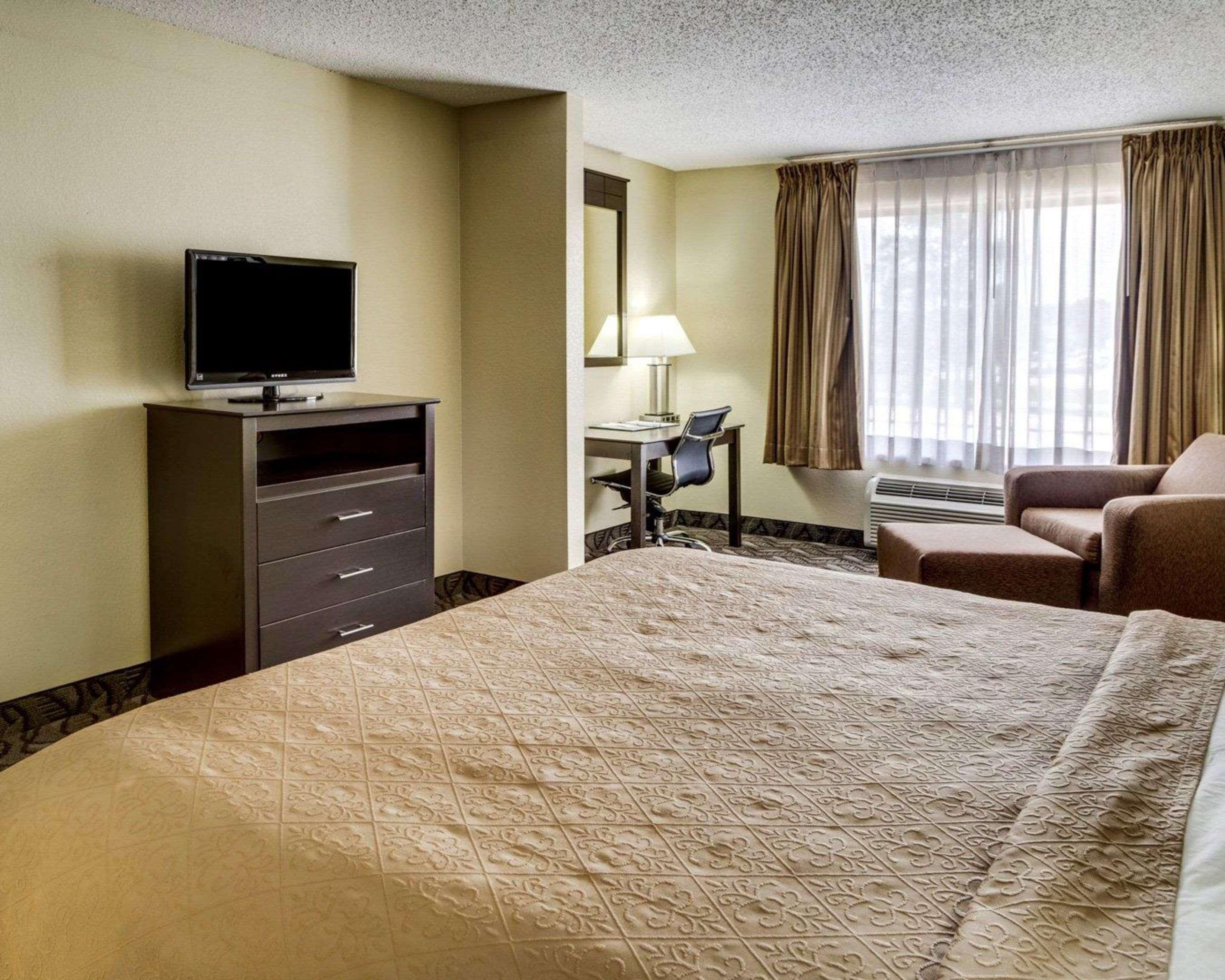 Quality Suites Baton Rouge East - Denham Springs Exterior photo